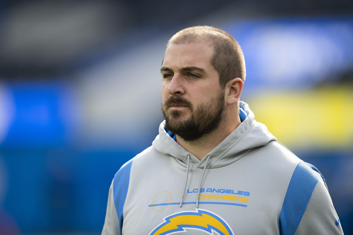 Chargers News: ESPN gives Corey Linsley signing a 'B-' - Bolts From The Blue