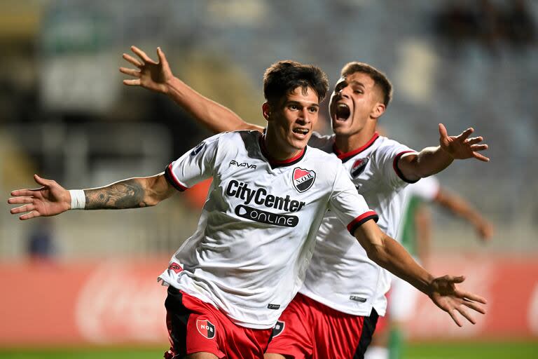 Brian Aguirre festeja el gol para Newell's; el extremo tendría todo arreglado para transformarse en el tercer refuerzo de Boca