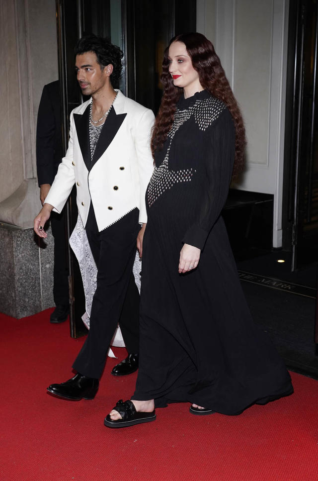 New York City, USA. 02nd May, 2022. New York City, USA. 02nd May, 2022.  Sophie Turner and Joe Jonas wearing Moschino leaving the Mark Hotel for the MET  Gala on May 02