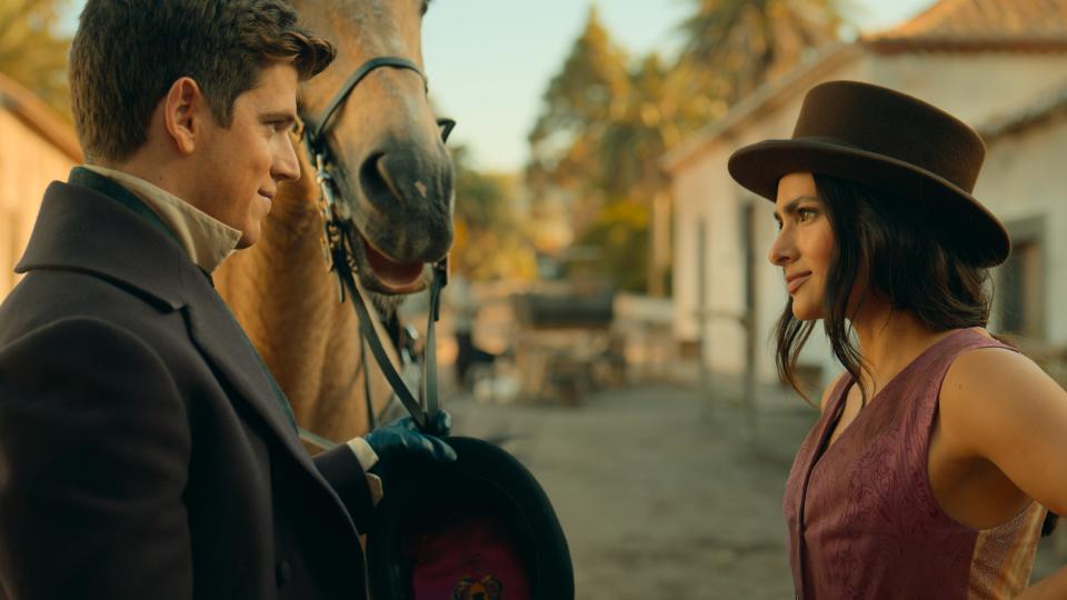 Miguel Bernardeau and Renata Notni talking in Zorro