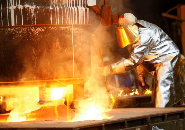 FILE PHOTO: Steel workers at energy-intensive steel casting firm in Muehlheim