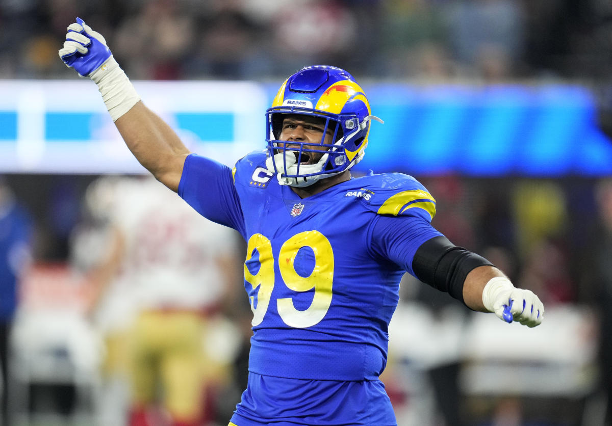 Los Angeles Rams defensive end A'Shawn Robinson uses smelling salts before  the NFL Super Bowl 56 football game against the Cincinnati Bengals, Sunday,  Feb. 13, 2022, in Inglewood, Calif. (AP Photo/Mark J.