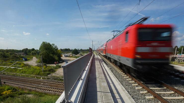 Die Bahn ist nach eigenen Angaben der größte Einzelabnehmer von Glyphosat in Deutschland. Foto: dpa