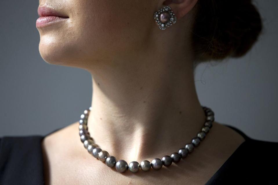 The Cowdray black pearls, Cartier, Sotheby's, Christie's, necklace, jewelry, most expensive