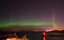 This Morning's Green ribbon with Rays ! #Aurora from #Whitehaven pic.twitter.com/oZYjwWtC