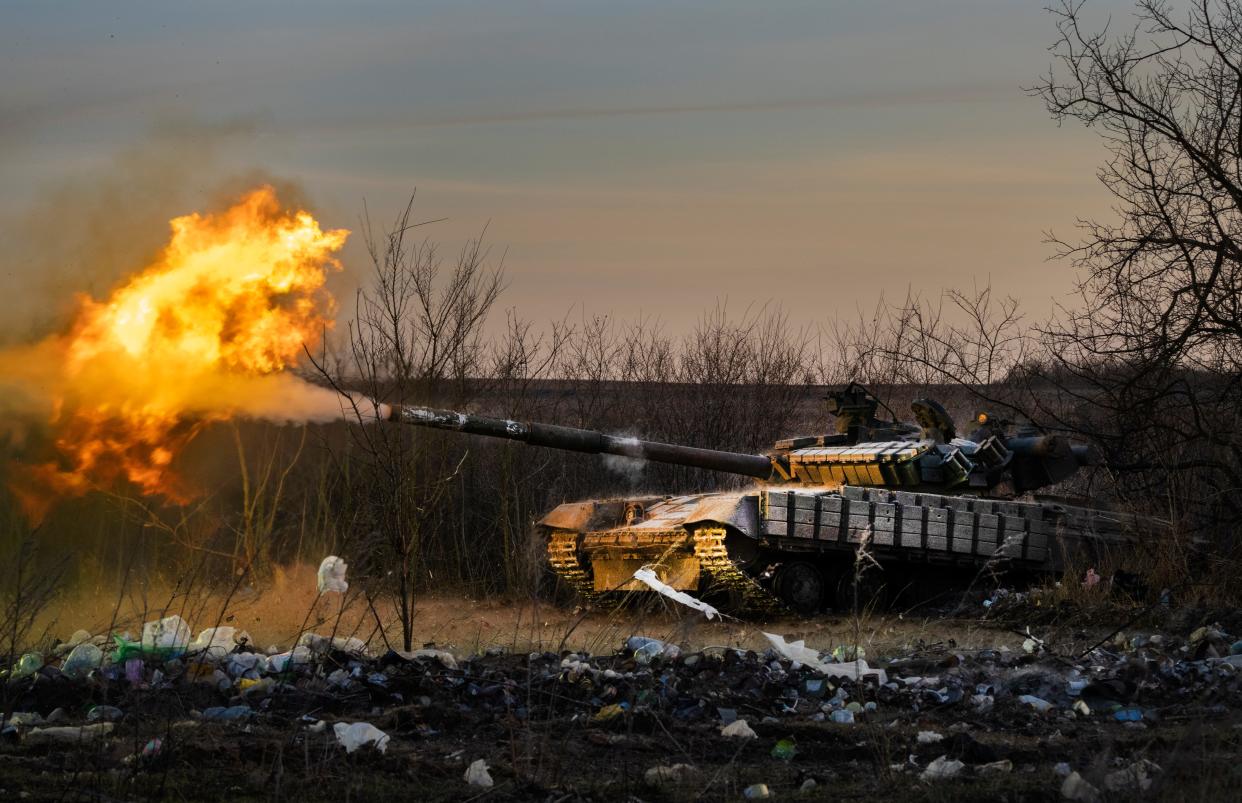 February 29, 2024 : A Ukrainian tank of the 17th Tank Brigade fires at Russian positions in Chasiv Yar, the site of fierce battles with the Russian troops in the Donetsk region, Ukraine.