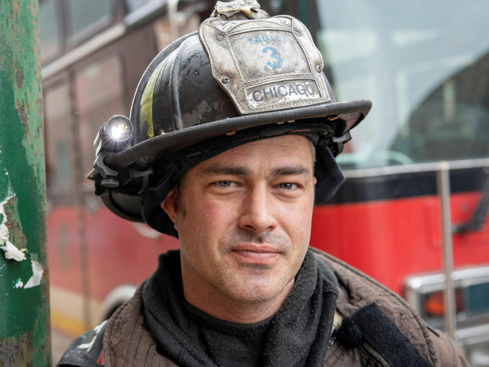 Taylor Kinney spielt seit Staffel 1 Serien-Liebling Kelly Severide bei "Chicago Fire". (Bild: © 2020 Open 4 Business Productions LLC. All Rights Reserved.)