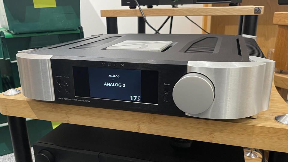 Integrated amplifier: Moon 641