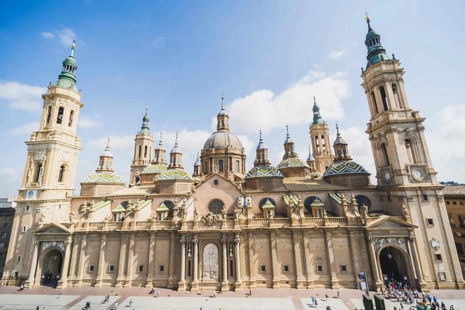 Basilica del Pilar craws Catholic pilgrims from far and wide (Zaragoza Tourism)