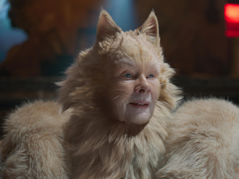 Judi Dench schlüpft in "Cats" in die Rolle von Old Deuteronomy (Bild: 2019 Universal Pictures)