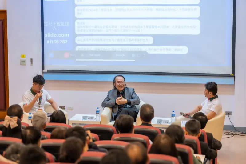 ▲前Google台灣董事總經理簡立峰主講「未來人才：企業從數位轉型到AI賦能」並與信義房屋主管互動。（圖／資料照片）