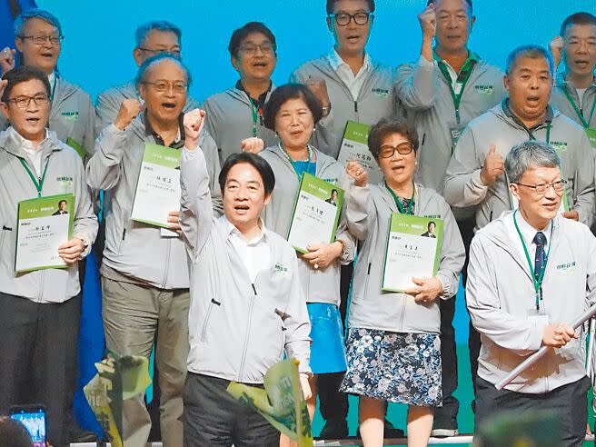 民進黨總統參選人賴清德27日參加新竹市信賴台灣之友會成立大會。（陳育賢攝）