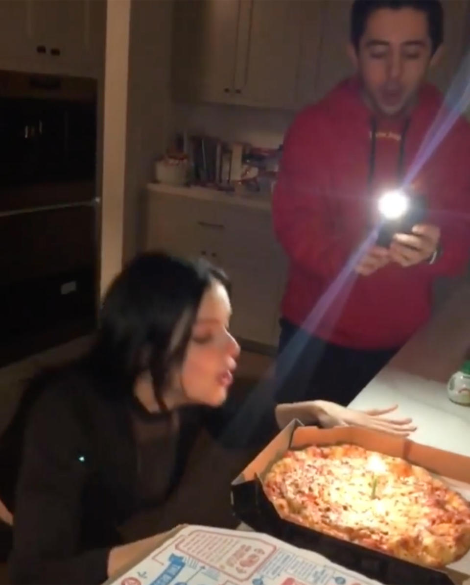 Ariel Winter Celebrates Her 21st Birthday with Pizza
