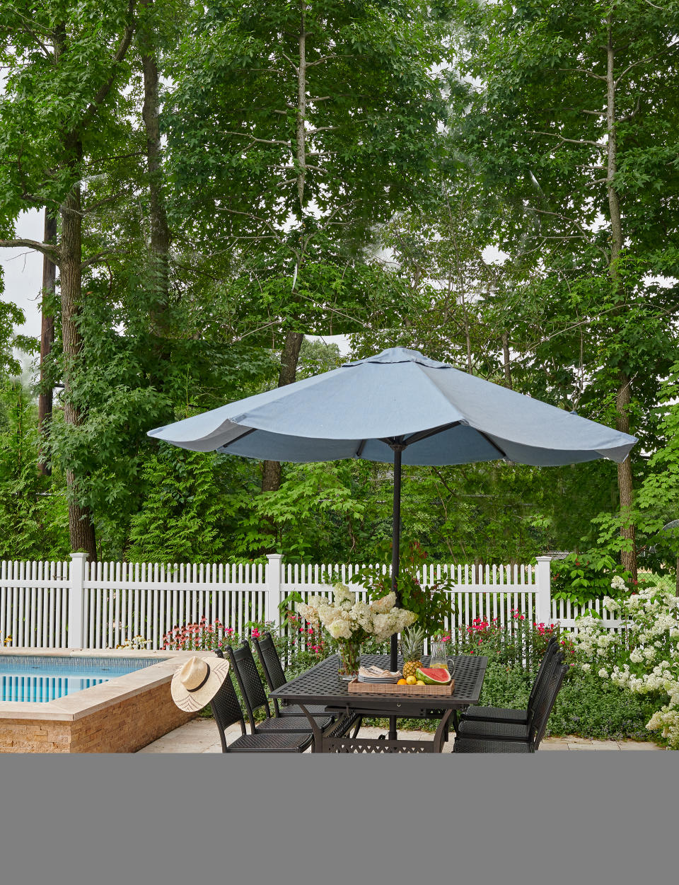 8. Incorporate a beautiful dining area into your patio ideas