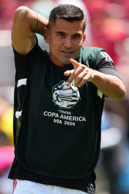 El mediocampista venezolano Tomás Rincón entra en calor antes del inicio del partido entre Venezuela y Ecuador en el debut del Grupo B de la Copa América de Estados Unidos en Santa Clara, California, el 22 de junio de 2024. (Thearon W. Henderson)