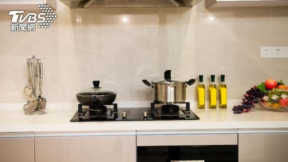 若家中是「廚房推外」格局，可擺放白水晶柱。（示意圖／Shutterstock達志影像）