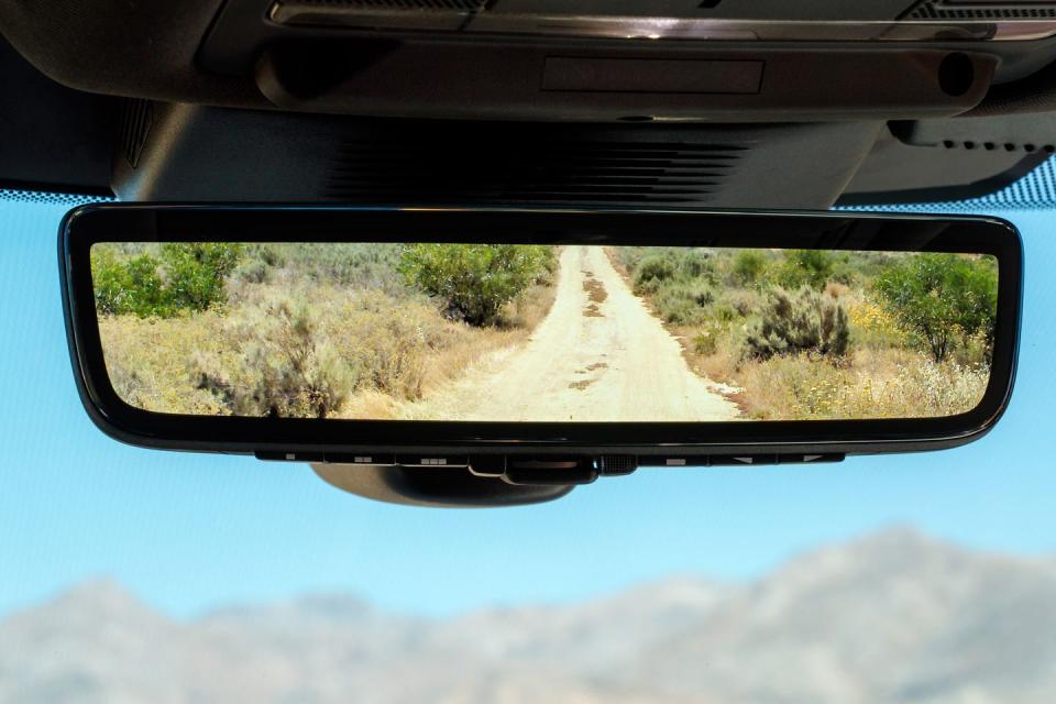 <p>Optional digital rearview mirror can show a camera view behind the Land Rover Discovery Sport.</p>