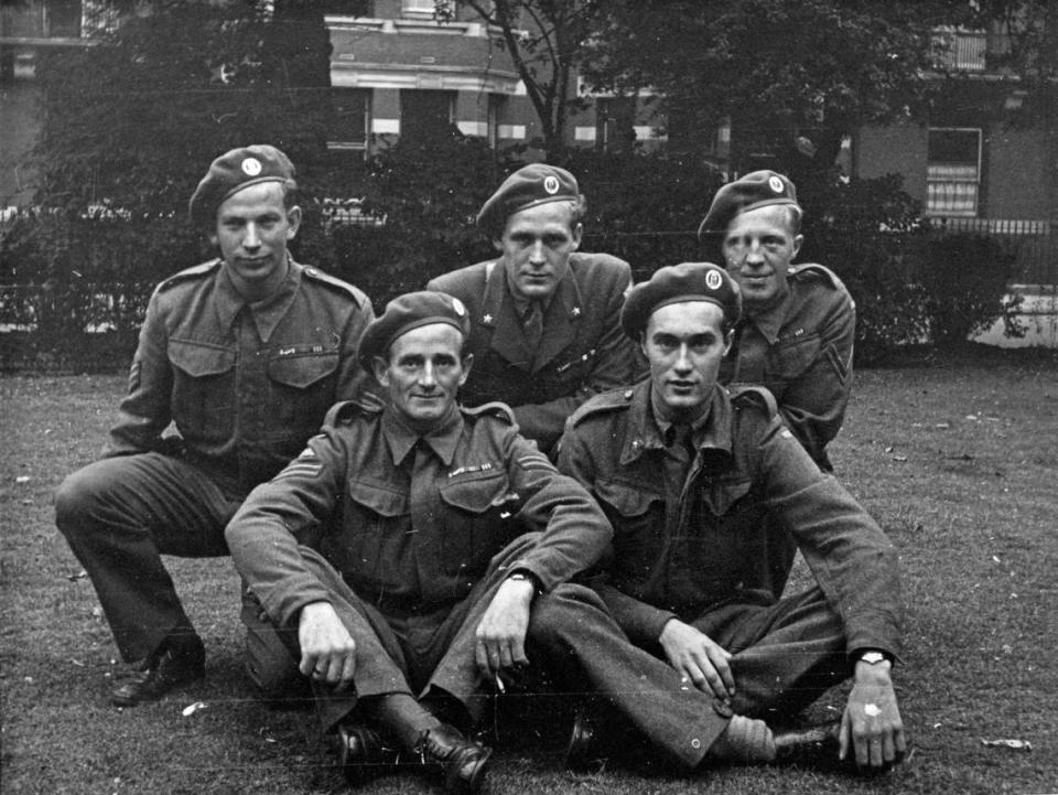 Cinco integrantes del equipo de la Operación Gunnerside, en Londres.