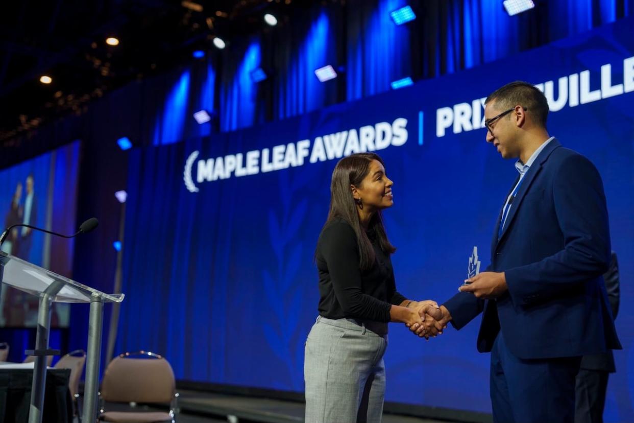 Anthony Yacub accepts an award from Anaida Poilievre at the 2023 Conservative Party of Canada convention for his work as electoral district association (EDA) president in Pickering-Uxbridge. (Courtesy of Anthony Yacub - image credit)