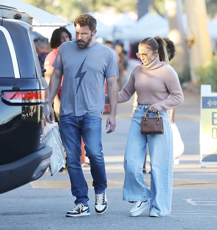 Jennifer Lopez y Ben Affleck, de compras en un mercadillo