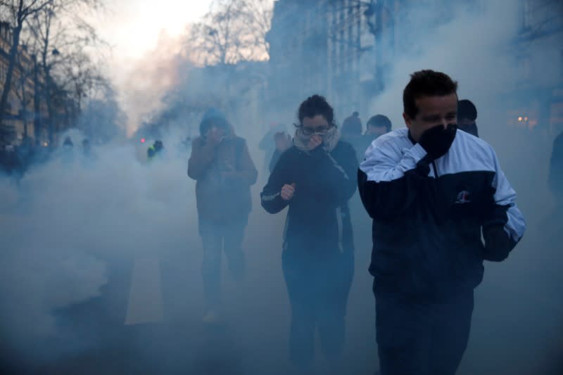 France faces its thirty-eight consecutive day of strikes