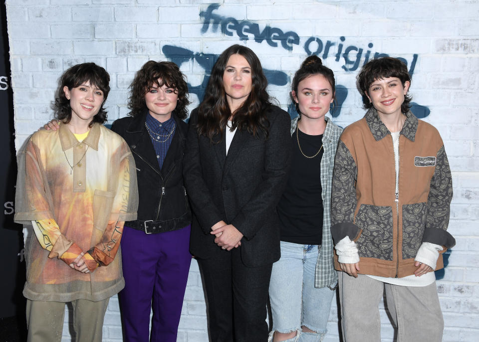 LOS ANGELES, CALIFORNIA - OCTOBER 13: Sara Quin, Railey Gilliland, Clea DuVall, Laura Kittrell, Seazynn Gilliland and Tegan Quin arrives at the Amazon Freevee Hosts 90's Dance Party For New Original Series 