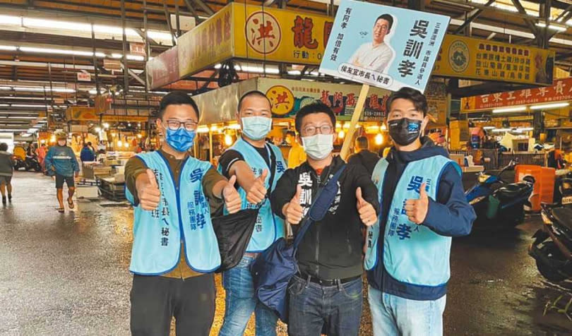 國民黨新北第四選區三重蘆洲選區議員初選，新人三搶二競爭激烈，最後「韓家軍」林鼎超及「侯家軍」吳訓孝雙雙上榜。圖右二為前新北市市長室秘書吳訓孝（圖／報系資料照片）