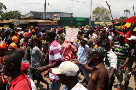 Opposition supporters take part during a protest calling for the immediate resignation of President Faure Gnassingbe in Lome, Togo, September 20, 2017. REUTERS/Stringer