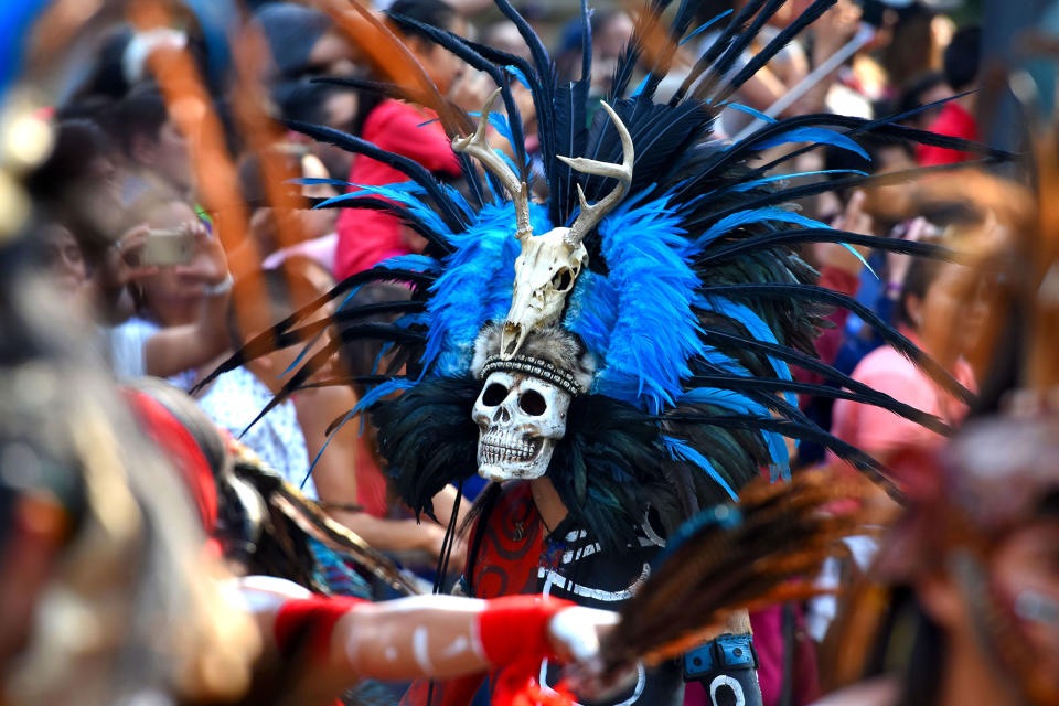 <p>Participants are seen during the traditional Day of the Dead parade at Reforma Avenue in Mexico City, Mexico on Oct. 28, 2017. (Photo: Carlos Tischler/REX/Shutterstock) </p>