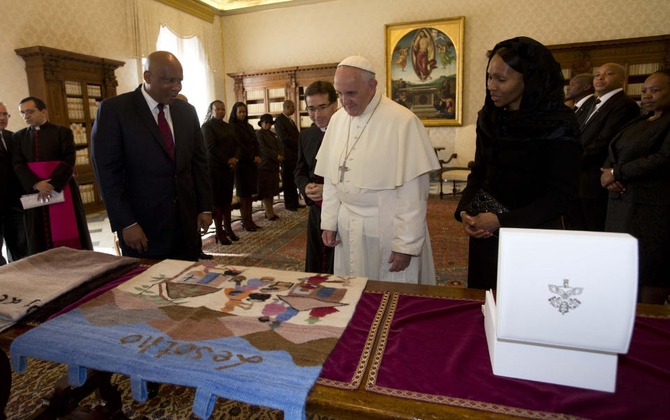 Although she and her husband are Catholic, Lesotho's Queen Masenate Mohato Seeiso does not have le privil&egrave;ge du blanc. She wore black when visiting Pope Francis with King Letsie III at the Vatican&nbsp;in 2013.