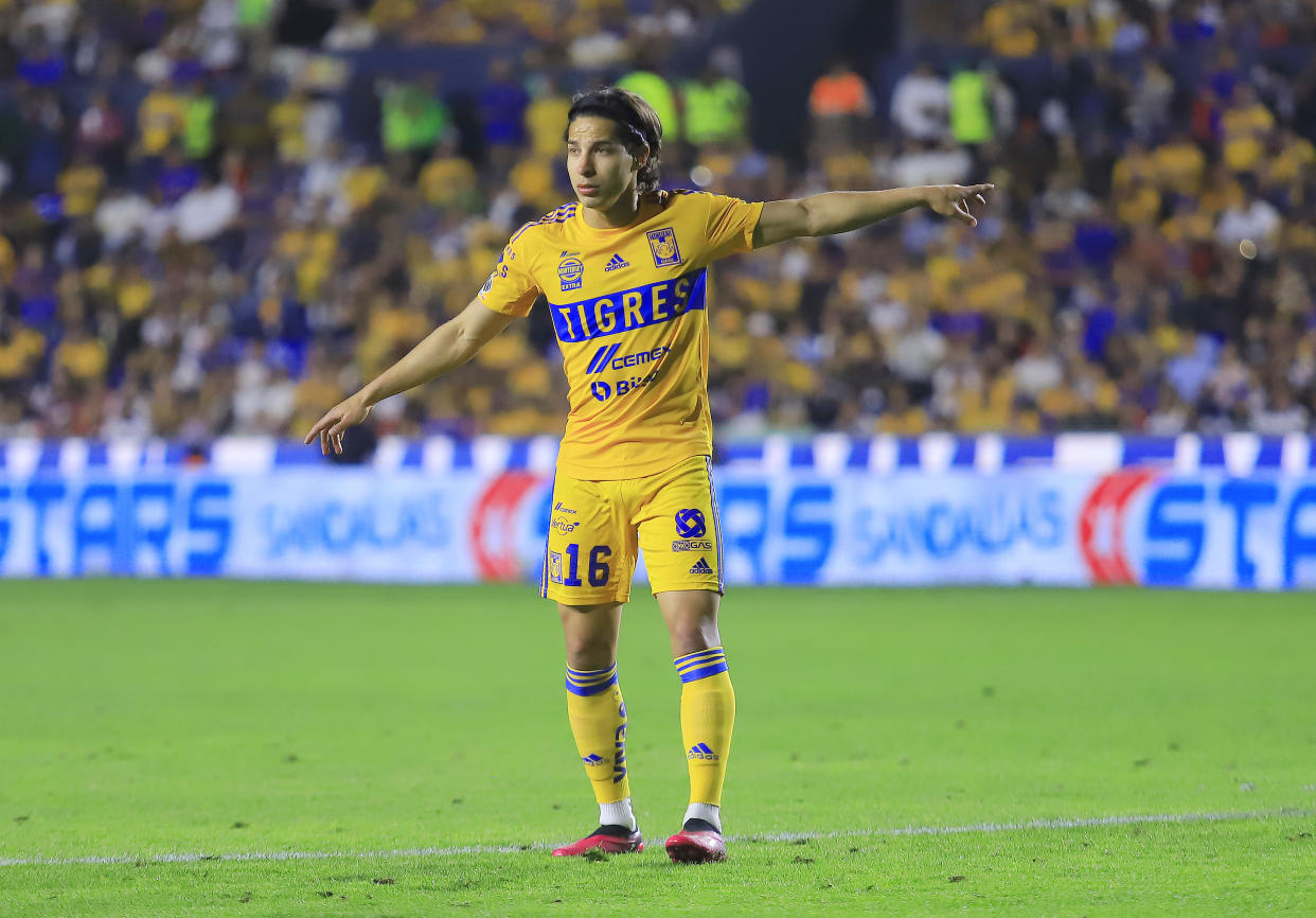 Diego Lainez durante un encuentro de Tigres en el Estadio Universitario (Foto de: Alfredo Lopez/Jam Media/Getty Images)