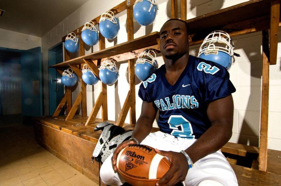 (11-10-09) Runningback Kevin Parks of West Rowan High School. JUSTIN MOWER - jmower@@charlottoebserver.com