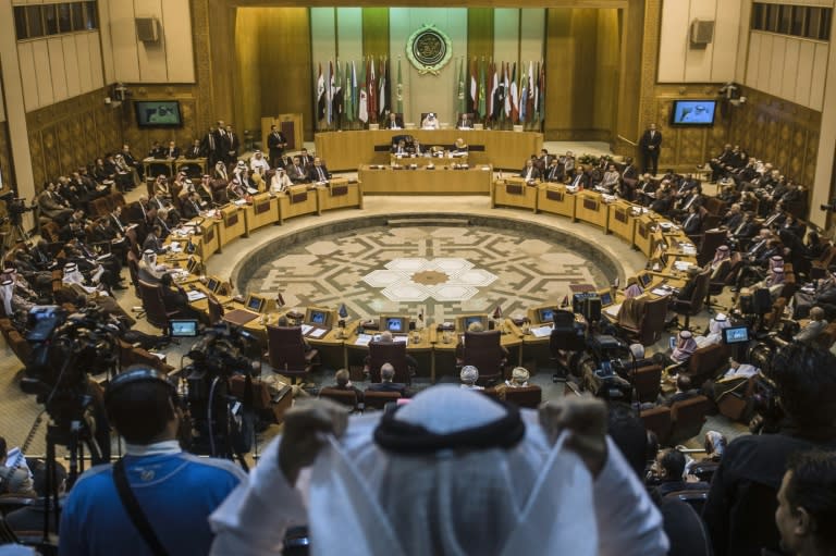 Arab foreign ministers talk during an emergency meeting in Cairo on January 10, 2016 to discuss Saudi Arabia's diplomatic row with Iran