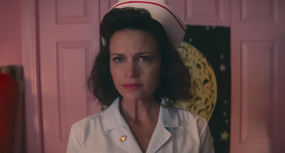 Carla Gugino plays overbearing stepmother Janet in "Lisa Frankenstein."