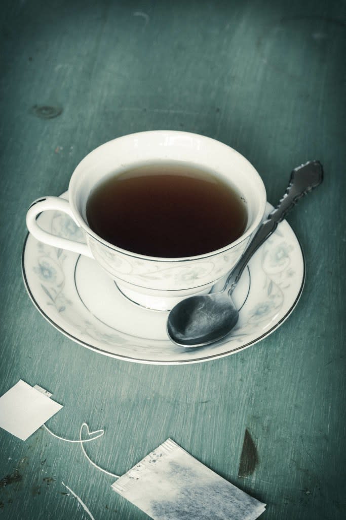 The flavonoids and caffeine in black tea can help you lose weight. Ezume Images – stock.adobe.com