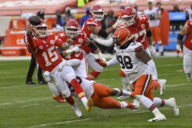 Kansas City Chiefs quarterback Patrick Mahomes (15) evades Buffalo