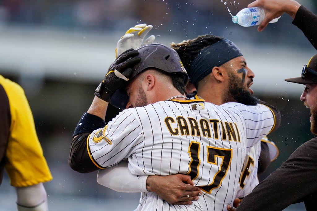 GIGANTES-PADRES (AP)