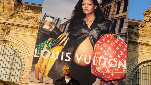 Rihanna pose enceinte pour la nouvelle collection Louis Vuitton de