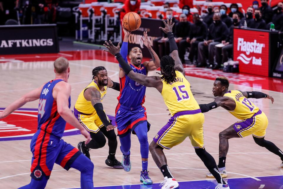 Detroit Pistons guard Wayne Ellington (8) drives against Los Angeles Lakers center Montrezl Harrell (15) during the second half at Little Caesars Arena in Detroit on Thursday, Jan. 28, 2021.