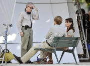 C’est le réalisateur Woody Allen qui permet à Carla Bruni-Sarkozy d’ajouter une ligne à son CV. En 2010, il lui confie le (petit) rôle d’une guide du musée Rodin qui échange quelques mots avec Owen Wilson, l’acteur principal de <em>Midnight in Paris</em>. ©BERTRAND LANGLOIS/AFP via Getty Images