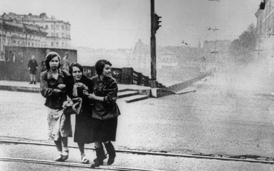 Nurses help a woman injured in an air raid near the Anichkov Bridge during the Siege of Leningrad - TASS