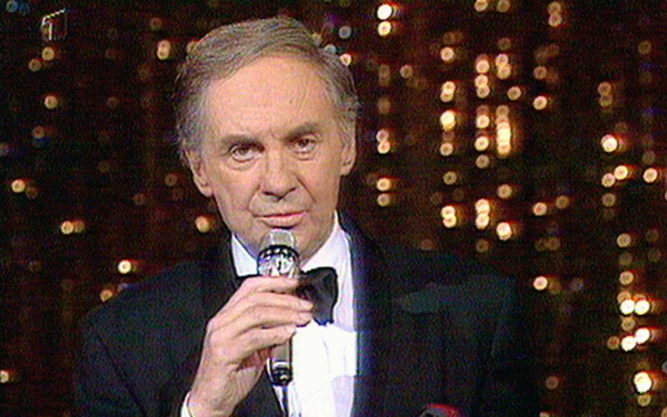 Harald Juhnke (1929 - 2005): Der Berliner gilt bis heute als einer der besten Entertainer in der deutschen TV-Geschichte. Juhnke war Schauspieler, Komödiant, Sänger, Conférencier und Charmeur. Die Bühne war sein Leben und der Erfolg seine Droge. Er liebte sein Publikum und das Publikum ihn. (Bild: rbb)