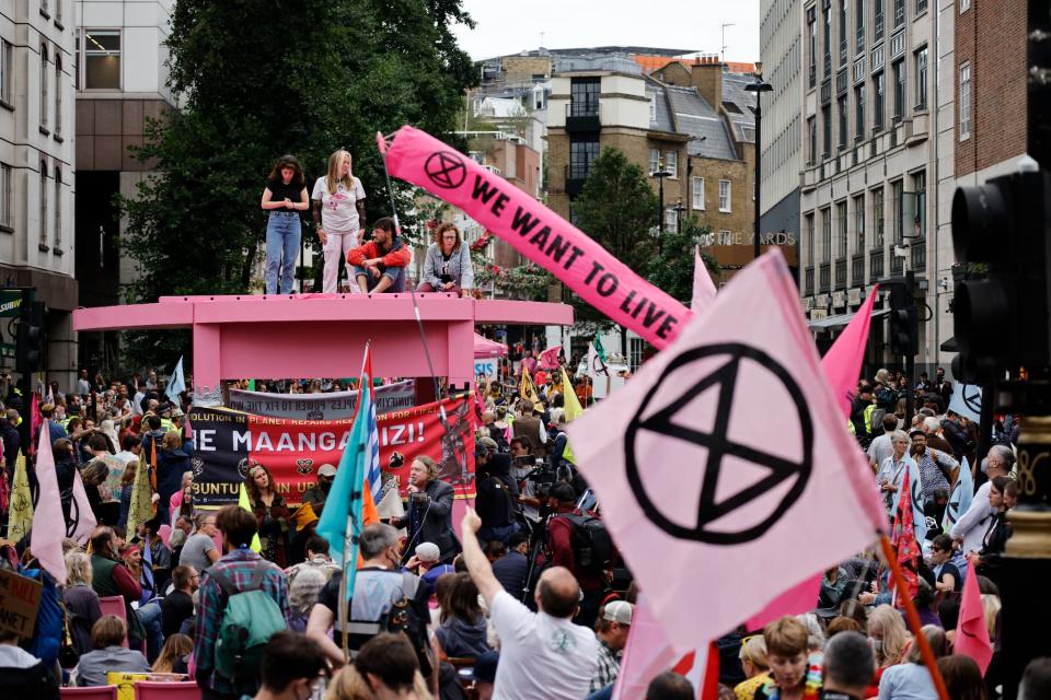 Des militants d'Extinction Rébellion dans le centre de Londres - Tolga Akmen / AFP