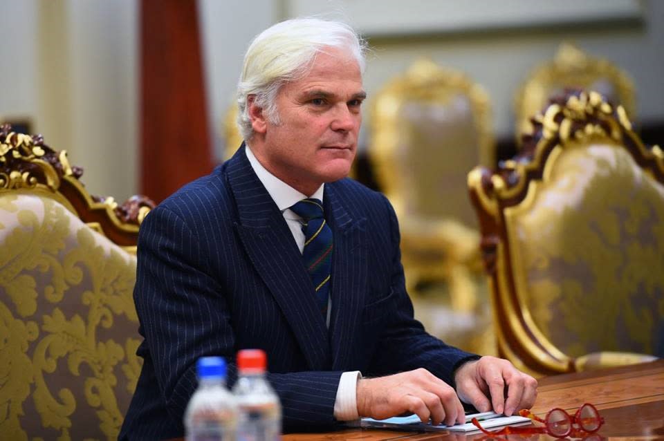 DUSHANBE, TAJIKISTAN - FEBRUARY 17: British Minister of State for International Development Desmond Swayne meets Tajikistan's President Emomali Rahmon (not seen) during his official visit in Dushanbe, Tajikistan on February 17, 2016. (Photo by Tajikistan Presidency Press Office/Anadolu Agency/Getty Images)