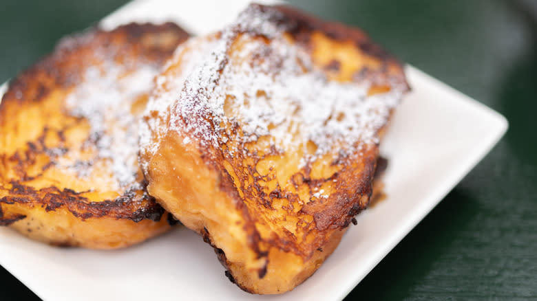 french toast with powdered sugar