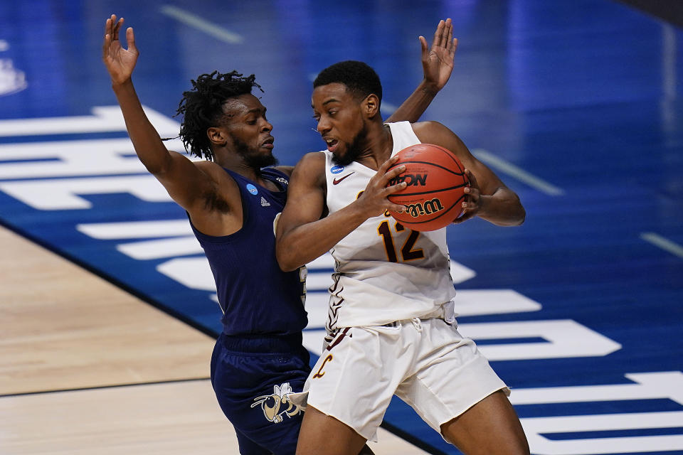 Loyola Chicago guard Marquise Kennedy, right, backs down Georgia Tech guard Bubba Parham in the first half of a college basketball game in the first round of the NCAA tournament at Hinkle Fieldhouse, Indianapolis, Friday, March 19, 2021. (AP Photo/AJ Mast)