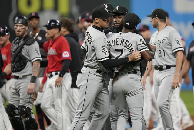 White Sox bounce back, bury Giants; Anderson ejected