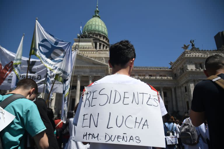 Ayer los residentes marcharon al Congreso para visibilizar sus reclamos