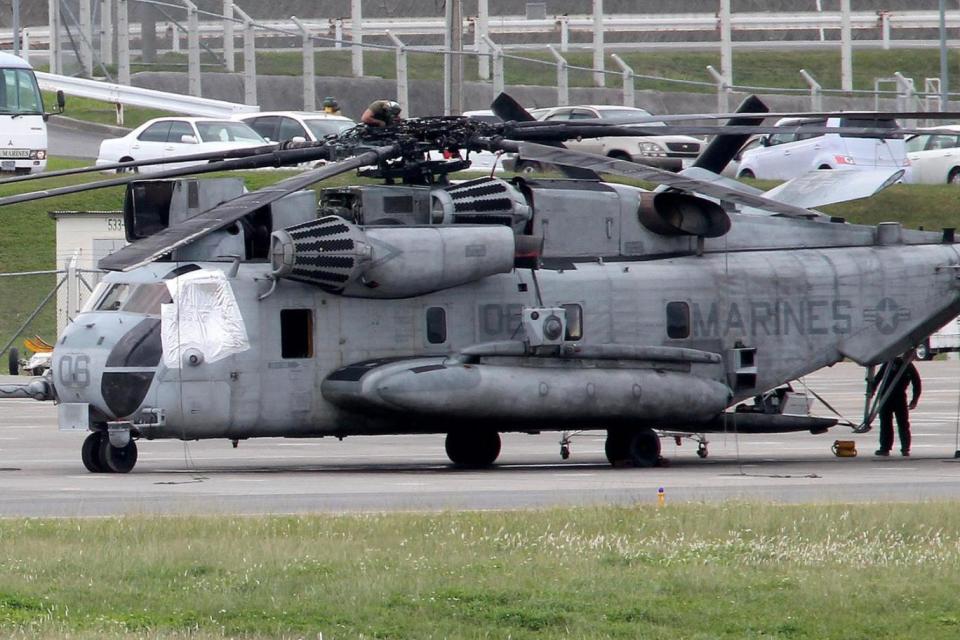 The window fell from a CH-53E transport helicopter