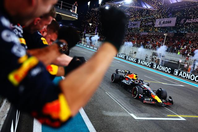 F1 Abu Dhabi Grand Prix LIVE: Race results as Max Verstappen wins season  finale - Yahoo Sports